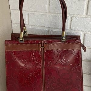 👜Lovely Burgandy Italian Leather embossed handbag